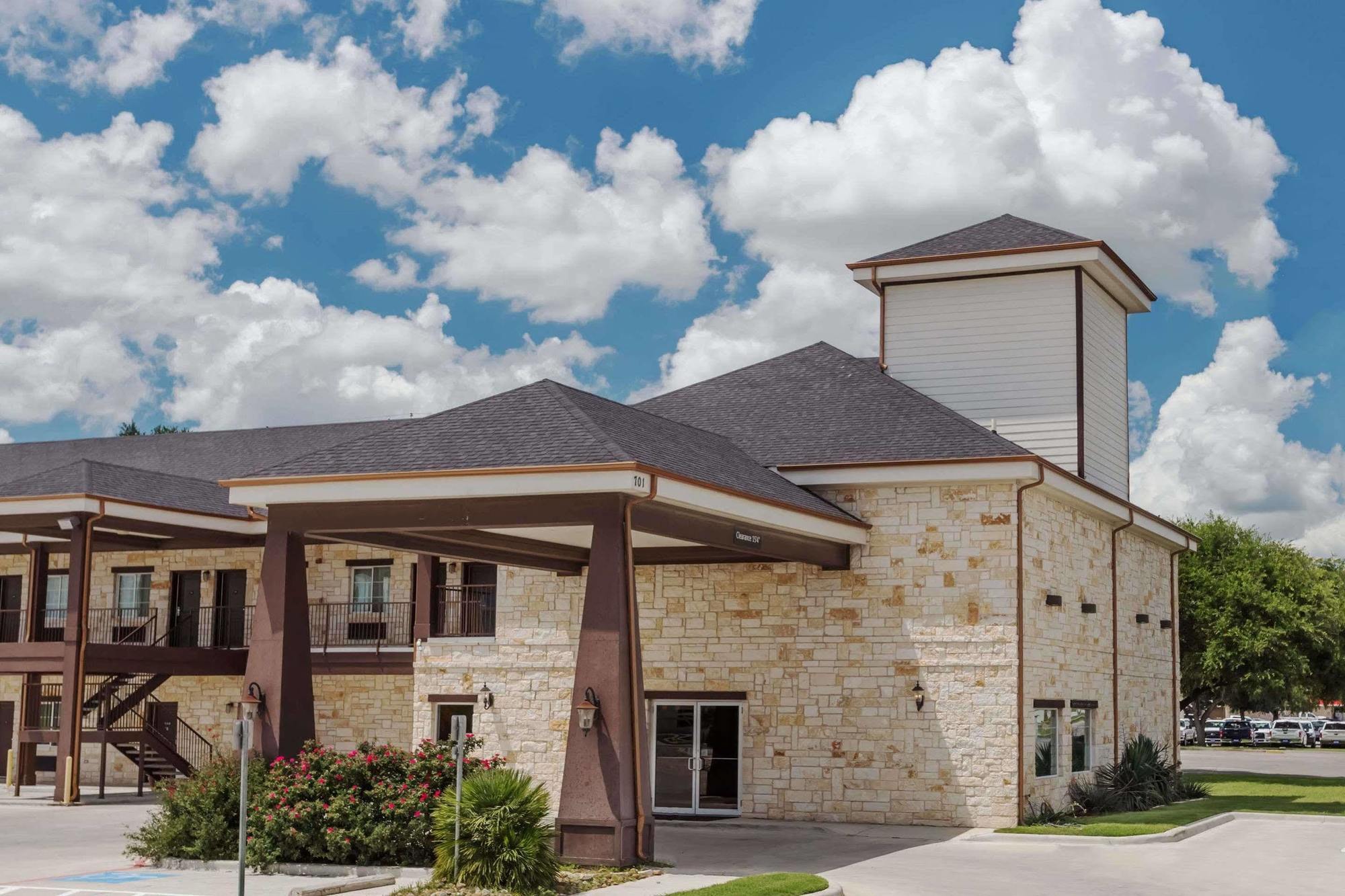 Atria Inn & Suites Three Rivers Buitenkant foto